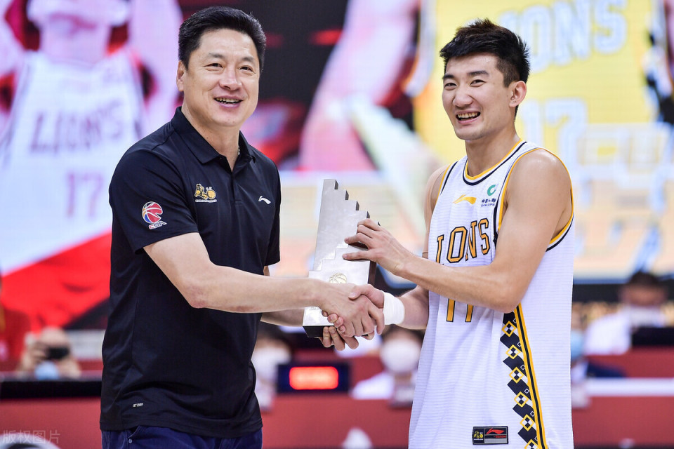 包含广东宣布重要球员赛季报销，冲击季后赛受影响的词条