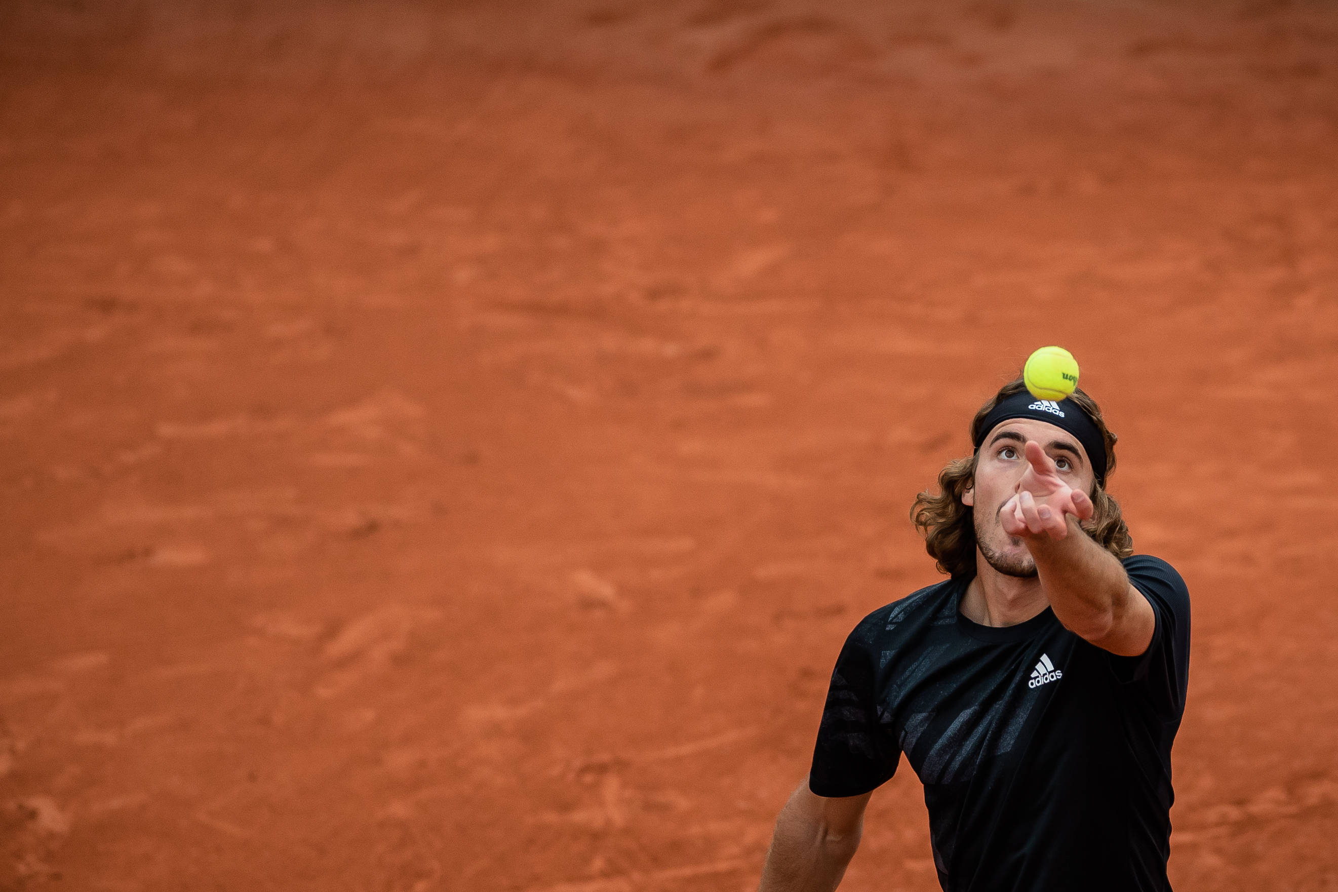 关于日本网球队横扫西班牙网球队，西西帕斯高光表现的信息