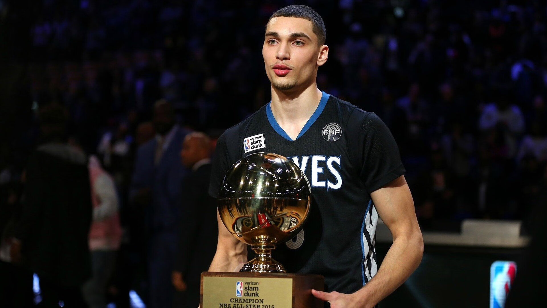 孤星闪耀，文班亚马关键节点连斩步行者，独行侠上演逆转奇迹