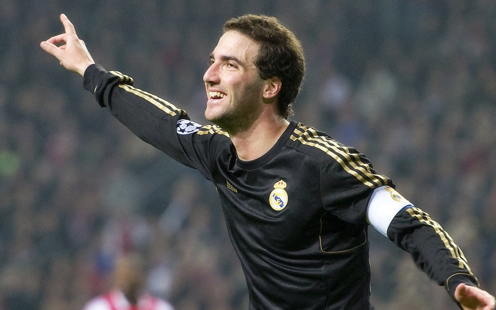 欧冠决赛焦点战,太阳强势晋级雄鹿