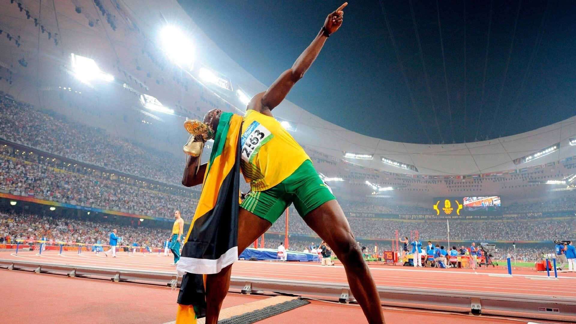 红牛二队惊天翻盘，拉塞尔带队逆袭法拉利